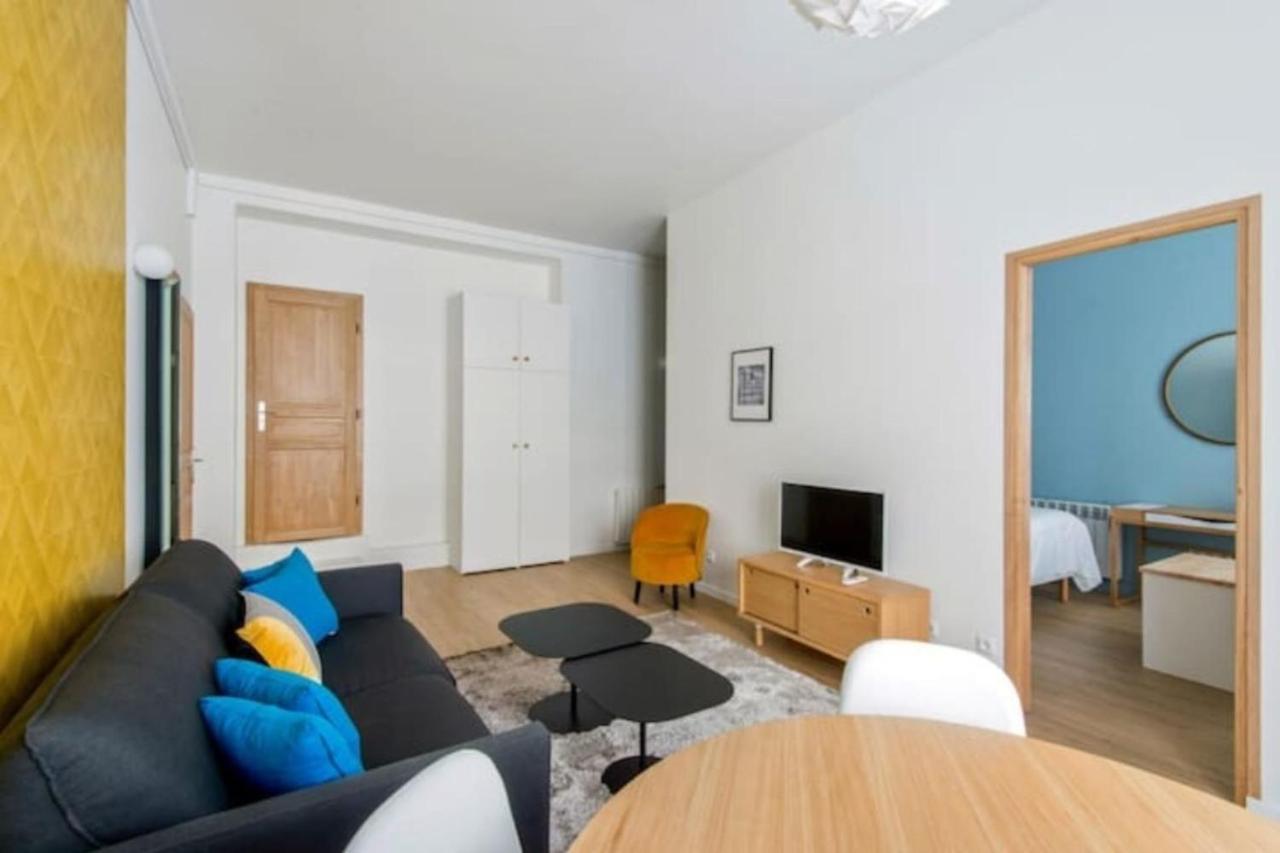 Cozy 2 Bedroom Apartment In Paris Exterior photo